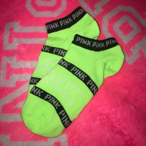 💕NWT VS Pink Hat And Socks - Picture 2 of 6